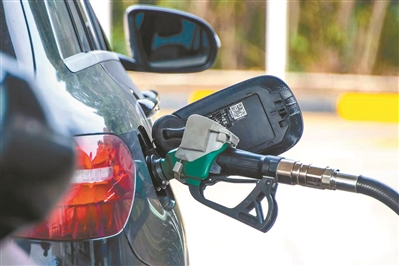 国内成品油调价“三连跌” 加满一箱92号汽油将少花19元
